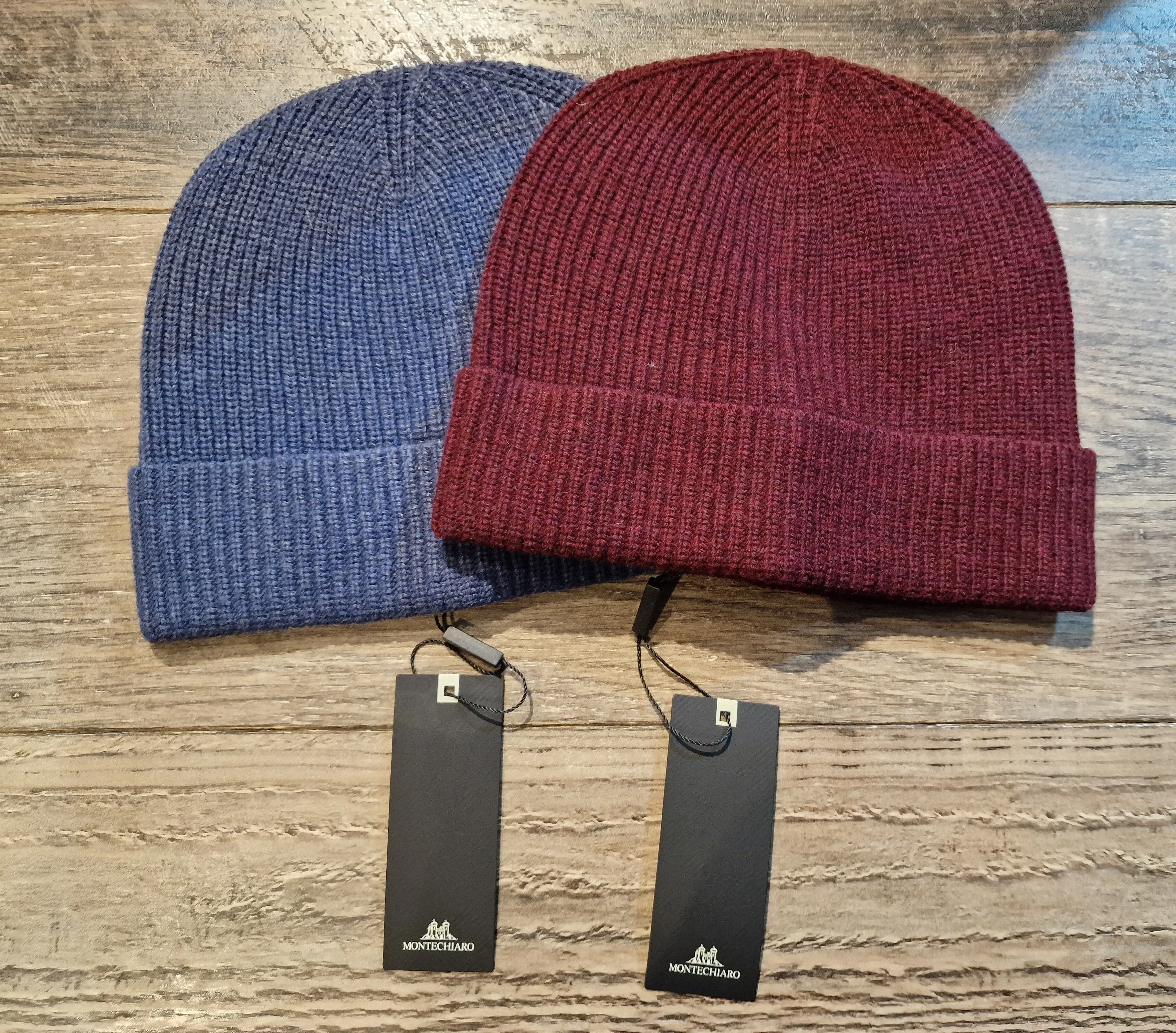 MONTOCHIARO Wool and Cashmere Scarfs and Beanie's