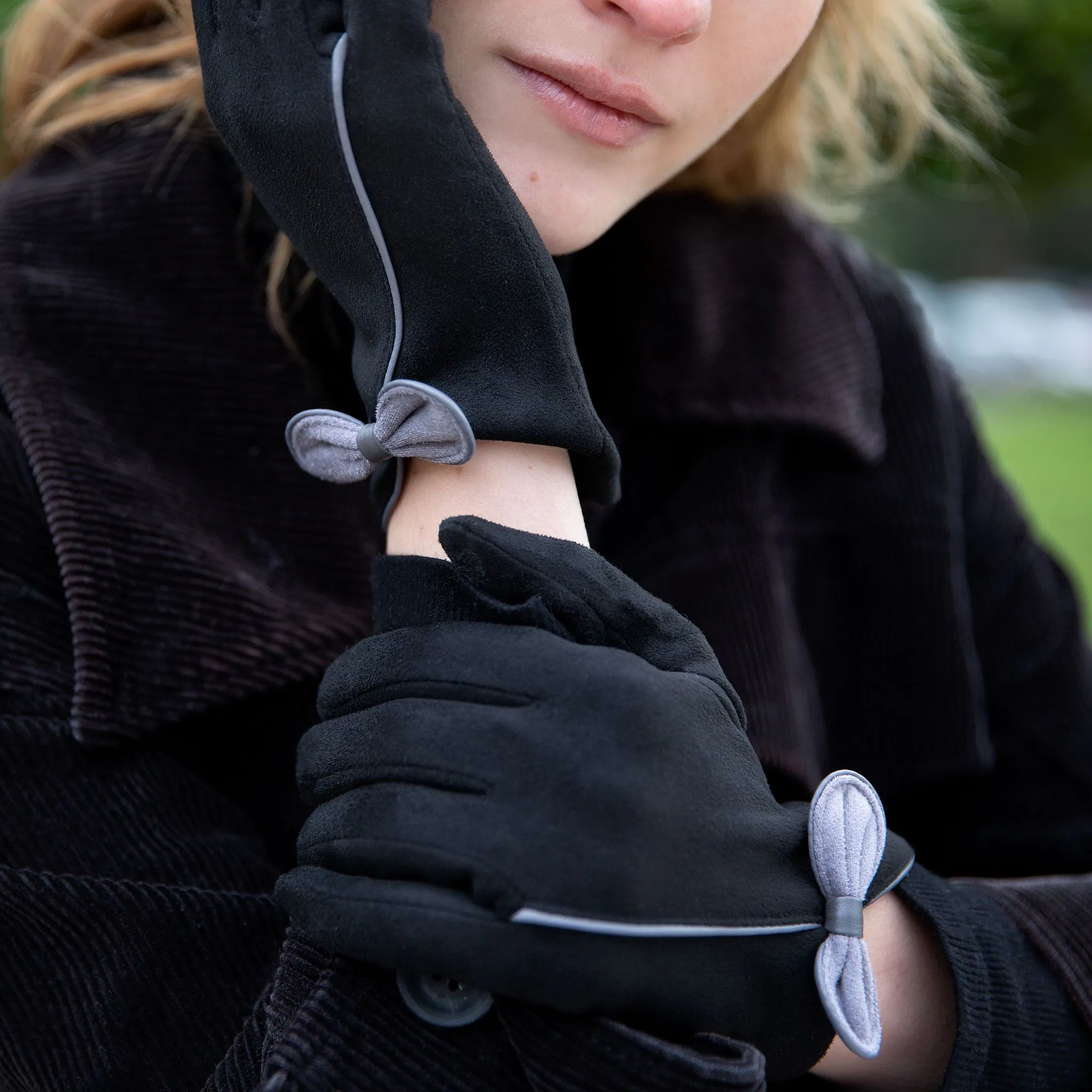 Women’s Touchscreen Velour-Lined Faux Suede Gloves with Contrast Trim and Bow